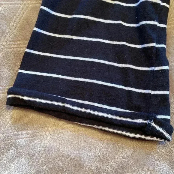 Dip Black with White Striped, Cropped Tie at the Bottom, 3/4 Sleeve Large Top. - Picture 6 of 12